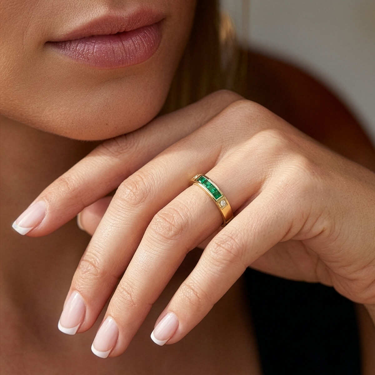 Anillo Veridia en Oro 18k con esmeraldas y brillantes. 