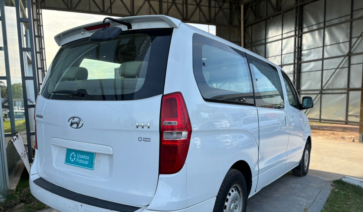 Hyundai H1 12Plz Minibus Diesel - 2014 Hyundai H1 12Plz Minibus Diesel - 2014