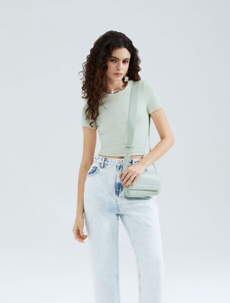 BLUSA CROPPED EN TELA ACANALADA VERDE