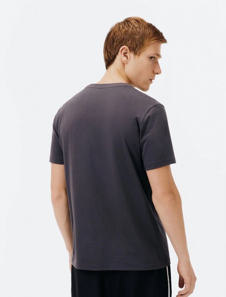CAMISETA CON ESTAMPA MODELO REGULAR T-SHIRT MM