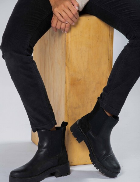 BOTA DE CUERO SIN CORDONES Negro