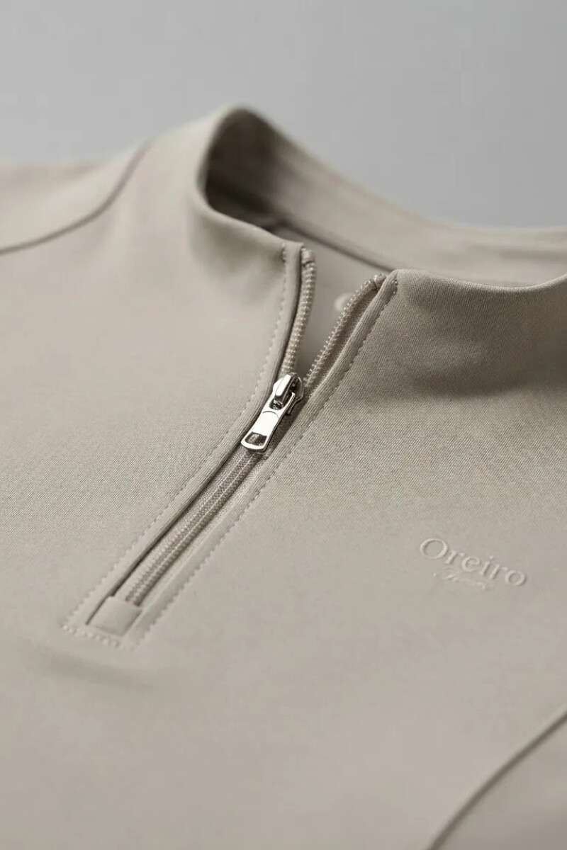 Remera Medio Cierre Oreiro Beige