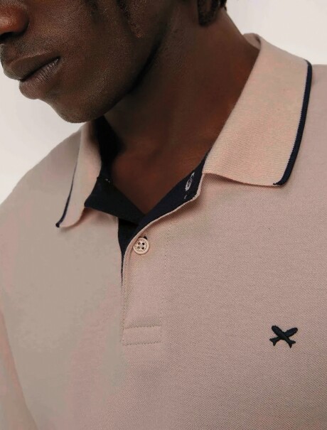 CAMISA DE CUELLO CON BORDADO ROSA