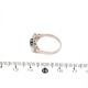 Anillo Estilo Antiguo En Platino Con Brillantes Laterales Y Zafiro Central Anillo Estilo Antiguo En Platino Con Brillantes Laterales Y Zafiro Central