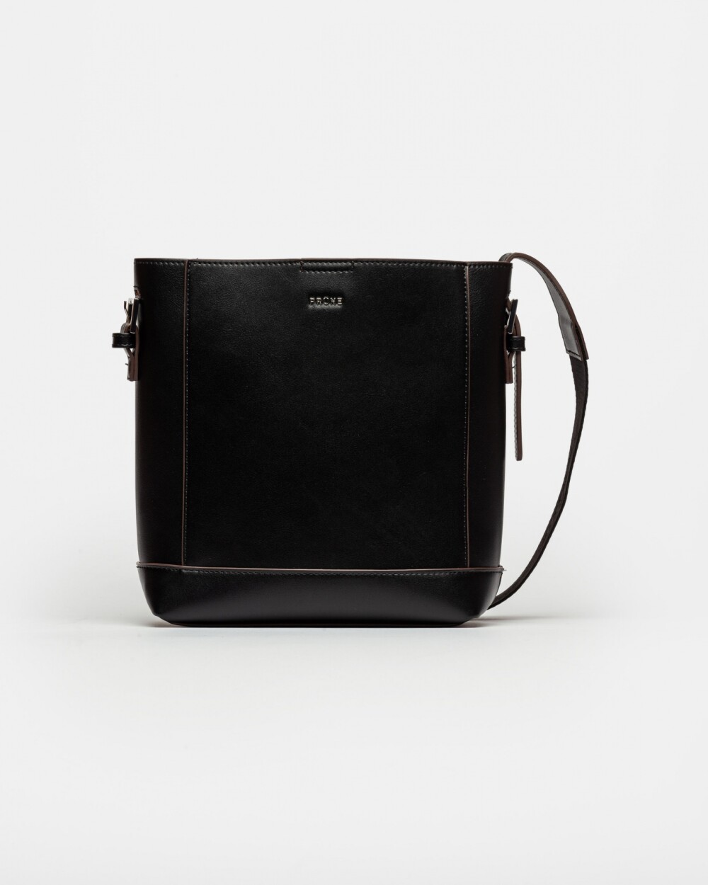 Bandolera Akira en Efecto Cuero Liso Negro