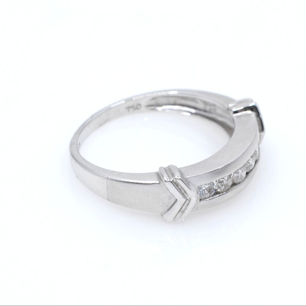Anillo En Oro 18K Blanco Y Brillantes Anillo En Oro 18K Blanco Y Brillantes