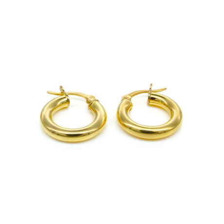 Par de aros de plata 925 con baño de oro amarillo. Par de aros de plata 925 con baño de oro amarillo.