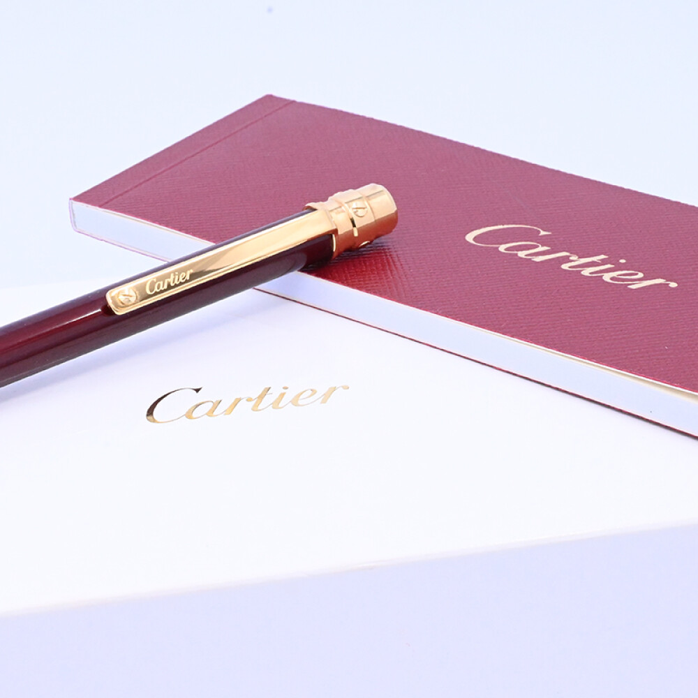 Lapicera Cartier Santos ST150190 Cuerpo bordeau año 2017 con estuche y papeles. Lapicera Cartier Santos ST150190 Cuerpo bordeau año 2017 con estuche y papeles.