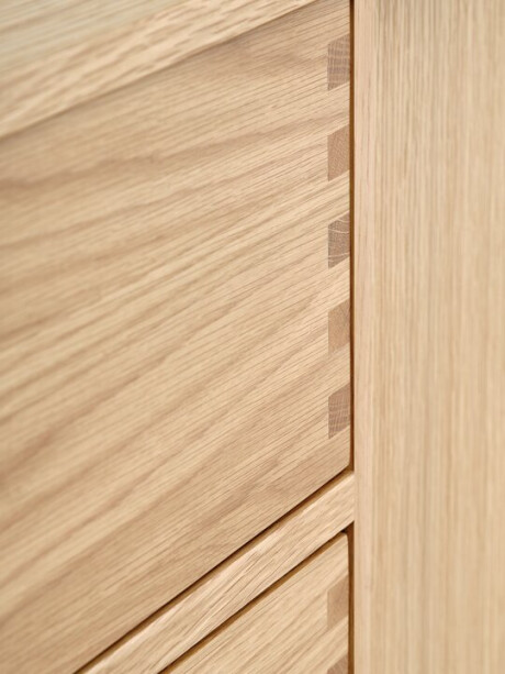 Aparador MEJLSKOV 2 puertas 3 cajones roble natural Aparador MEJLSKOV 2 puertas 3 cajones roble natural