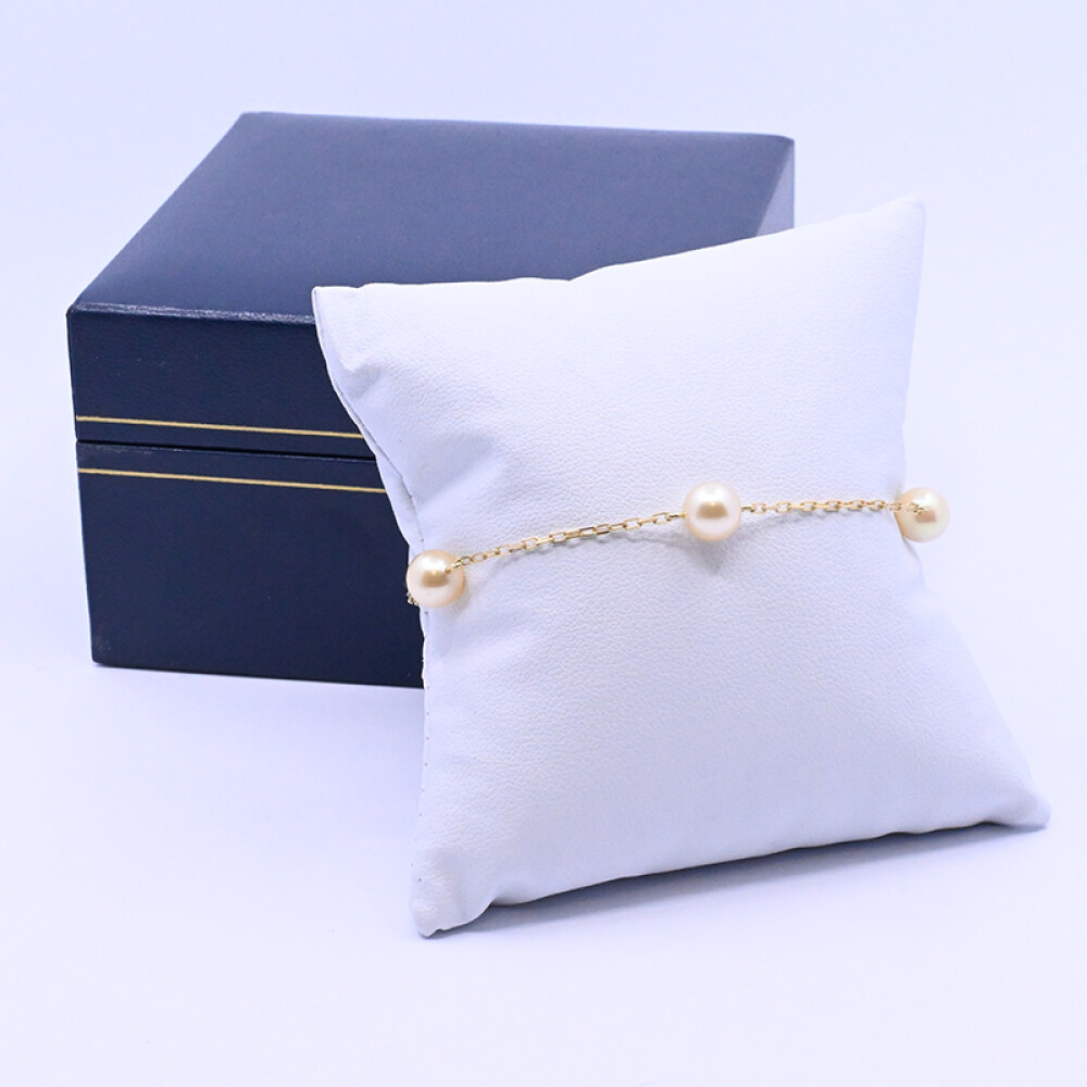 Pulsera oro 18 k y 5 perlas de cultivo. Pulsera oro 18 k y 5 perlas de cultivo.