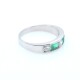 Anillo en oro 18k blanco con brillantes y esmeraldas. Anillo en oro 18k blanco con brillantes y esmeraldas.