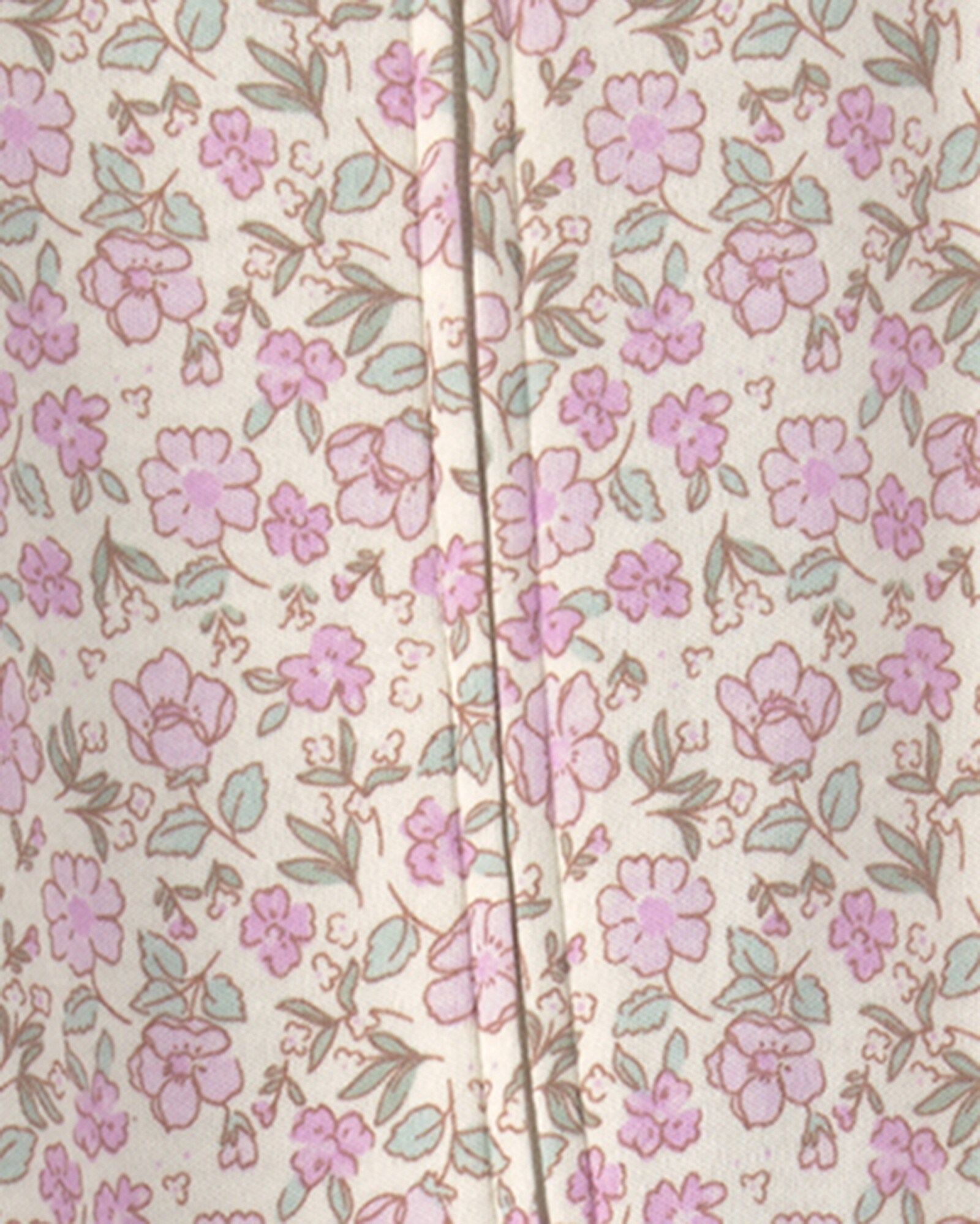 Pijama una pieza de algodón, con pie, lila y crema, diseño floral Pijama una pieza de algodón, con pie, lila y crema, diseño floral