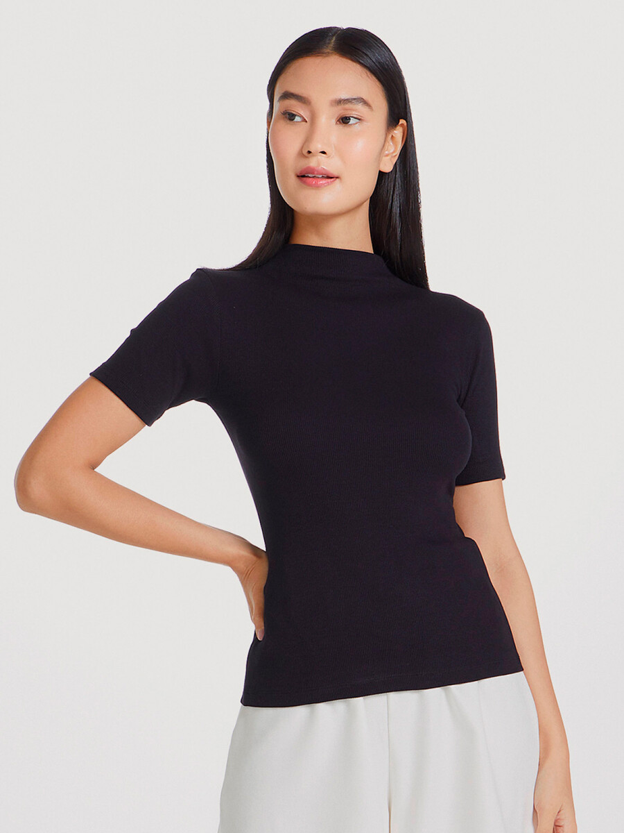 CAMISETA BÁSICA DE CUELLO ALTO - NEGRO 