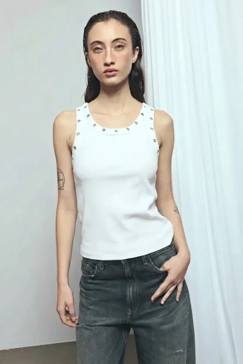 Musculosa con ojalillos blanco