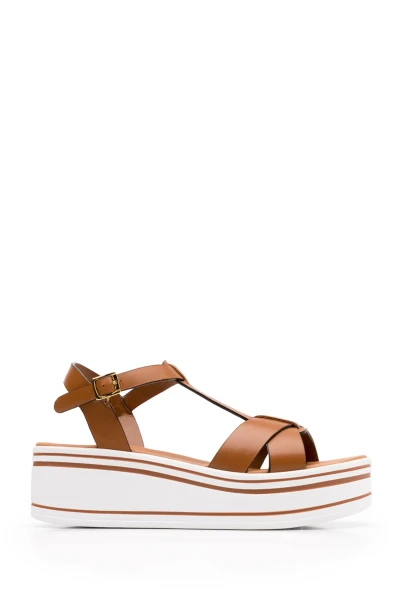 Sandalia Urbana Flexi Con Plataforma Blanca Rayada Para Mujer Cafe