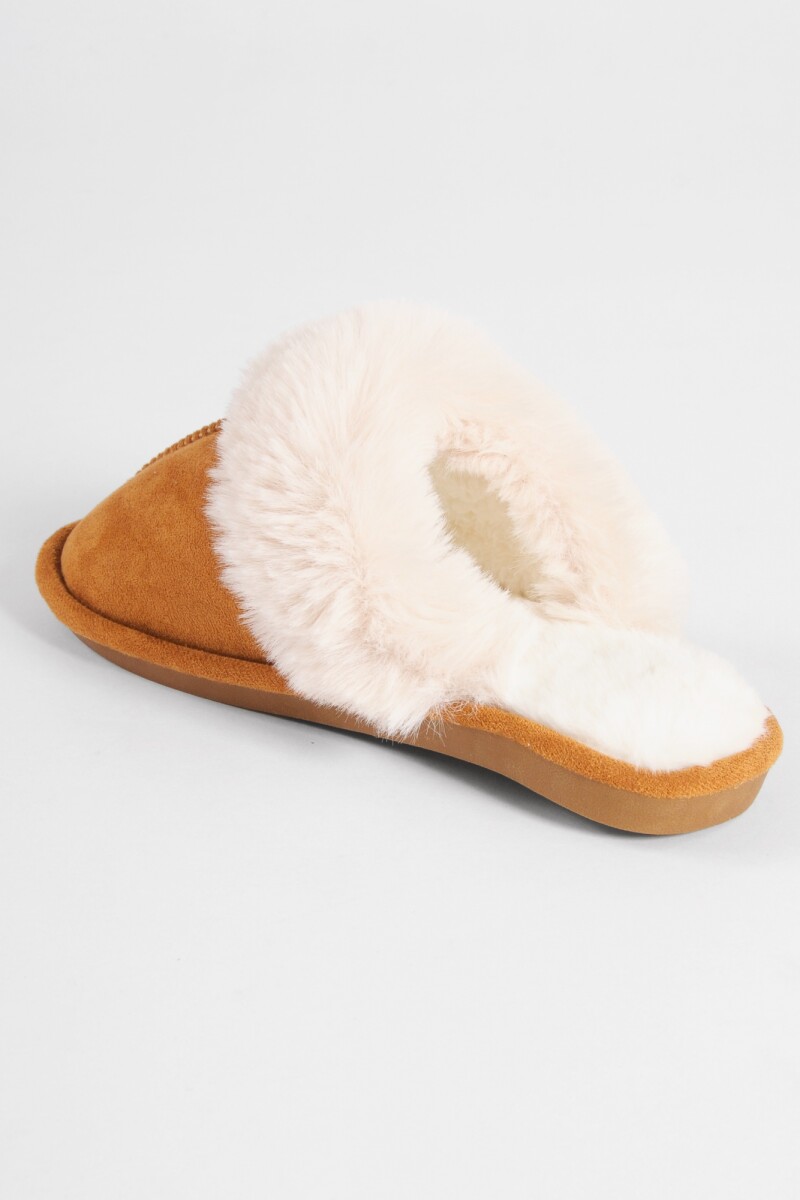 Pantufla corderito beige