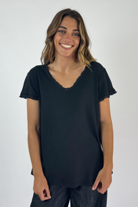 REMERA AKIRA Negro