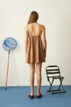 Vestido corto con piedras tostado