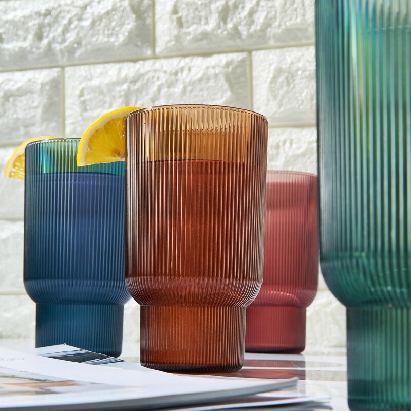 Juego de 4 vasos de acrilico Juego de 4 vasos de acrilico