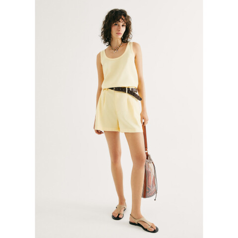 SHORTS FEM AMARELO CLARO
