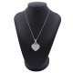 Dije oro 18k blanco corazón con brillantes baguette y redondos. Dije oro 18k blanco corazón con brillantes baguette y redondos.