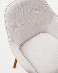 Silla Aleli de chenilla beige y patas de madera maciza de fresno con acabado nogal Silla Aleli de chenilla beige y patas de madera maciza de fresno con acabado nogal