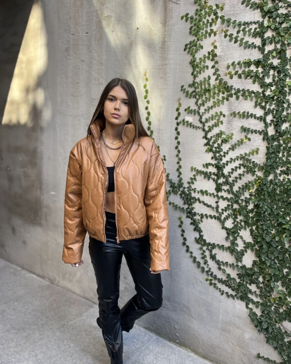 Campera capitoneada camel