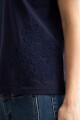Remera flores de crochet azul marino