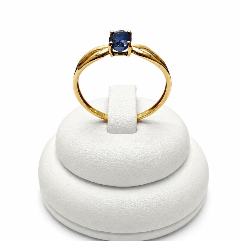 Anillo en oro con Zafiro azul Anillo en oro con Zafiro azul