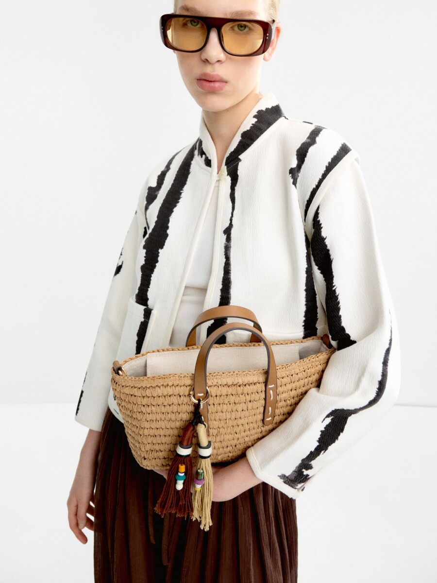 Bolso Tote Con Efecto Rafia Y Colgante M natural