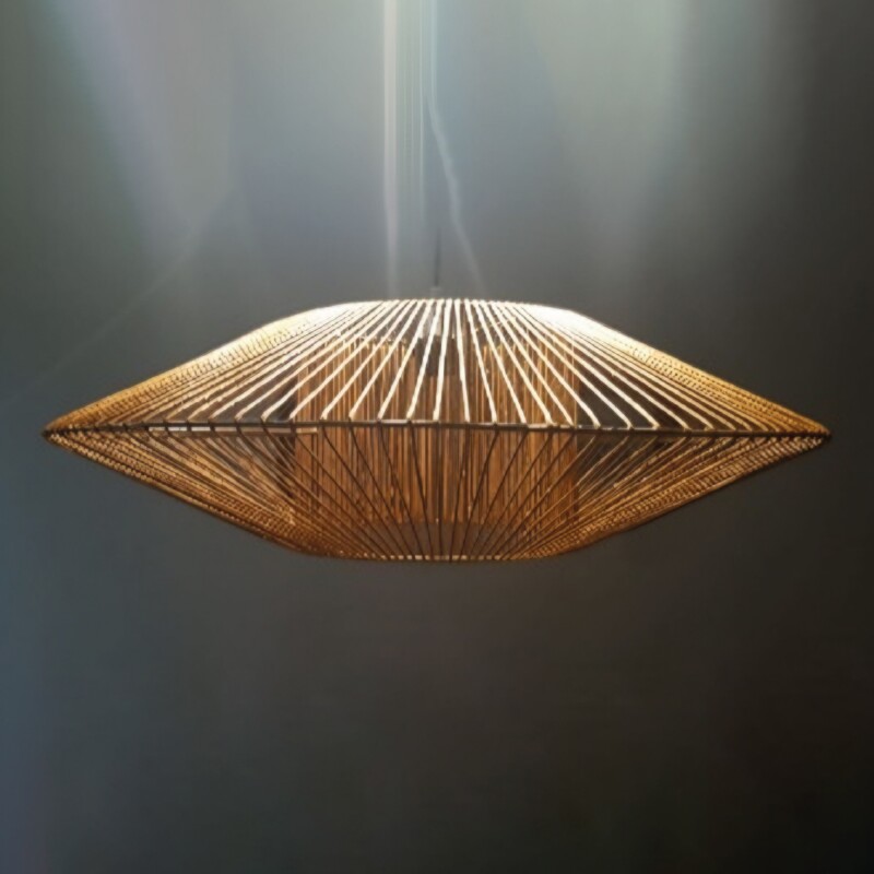 Lampara de techa natural/beige, realizada en fibras cien por ciento naturales Lampara de techa natural/beige, realizada en fibras cien por ciento naturales