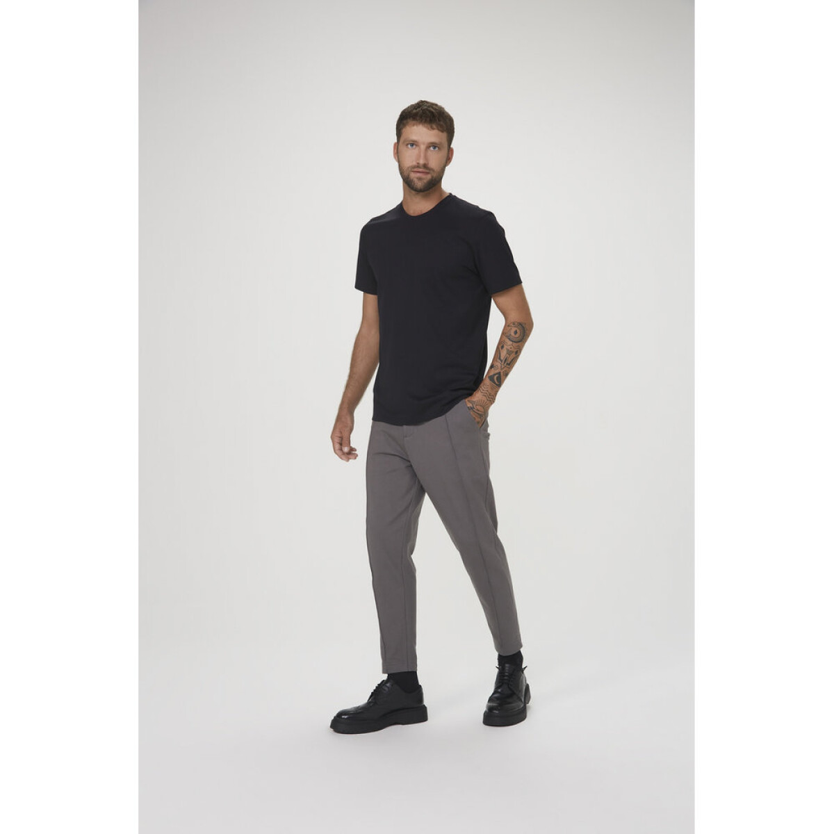 CAMISETA MM MASC - PRETO ESCURO 