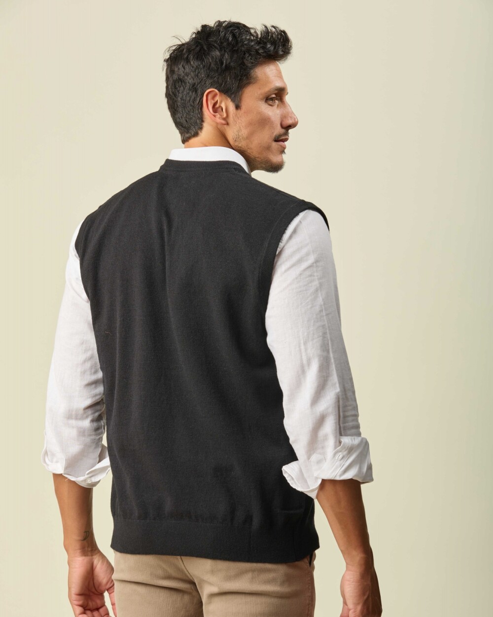 Chaleco Lambswool Escote V Negro