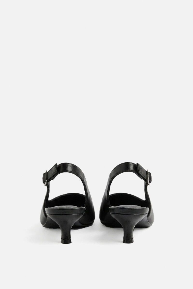 Zapato en punta negro