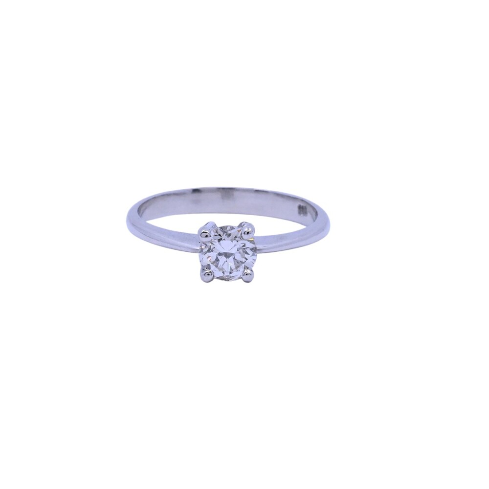 Anillo solitario en oro 18k blanco con brillante engarce 4 puntas. Anillo solitario en oro 18k blanco con brillante engarce 4 puntas.