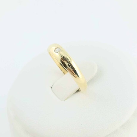 Anillo de oro 10 ktes con circonia remachada. Anillo de oro 10 ktes con circonia remachada.
