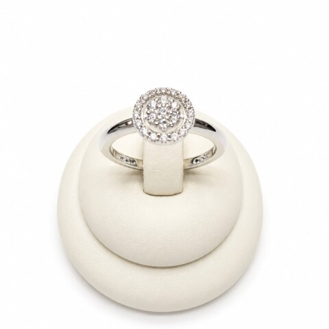 Anillo con circulo al centro de zirconias Anillo con circulo al centro de zirconias