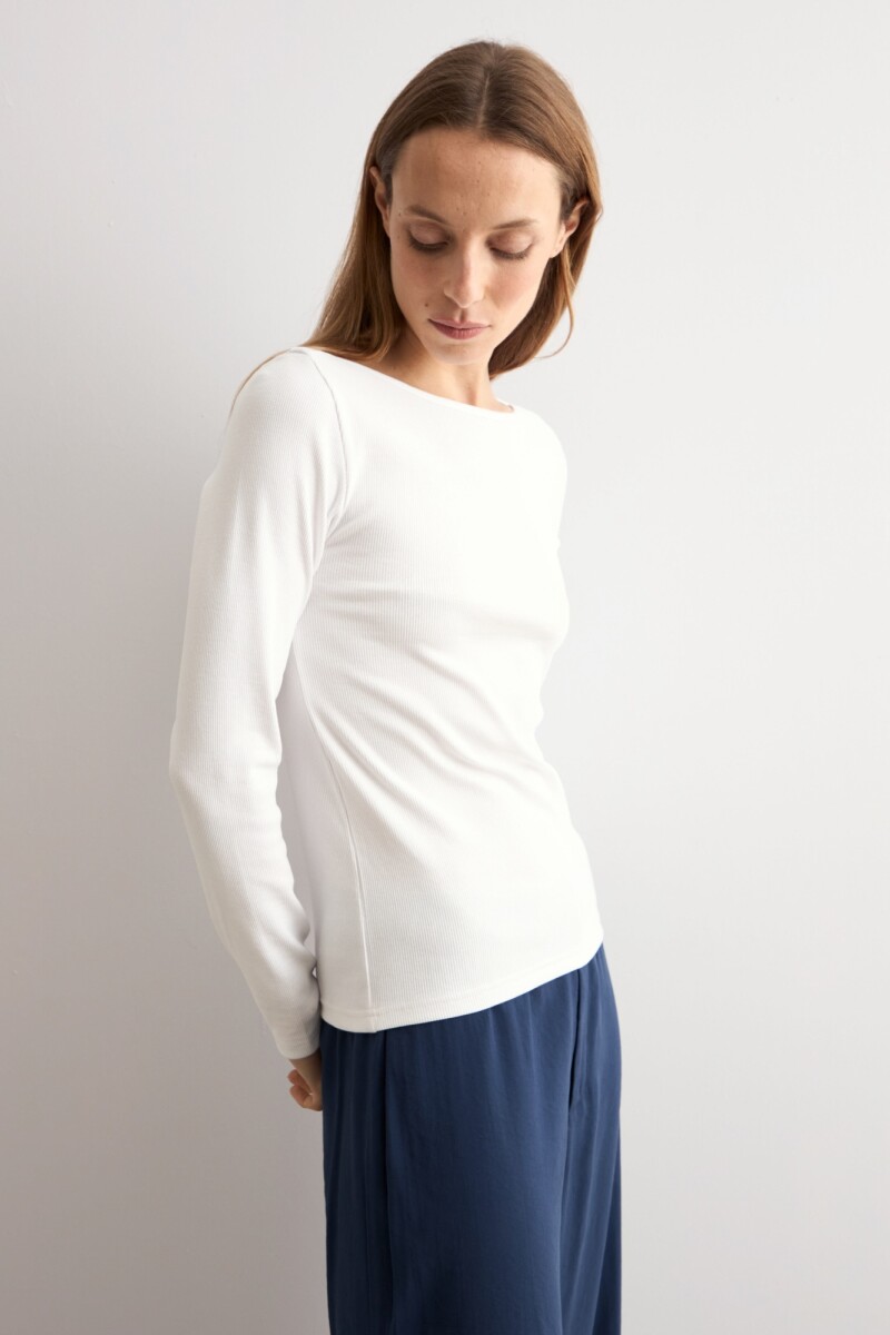 Remera escote bote blanco