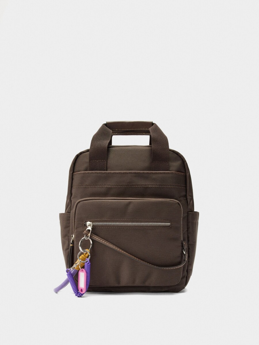 Mochila De Nylon Con Colgante marron
