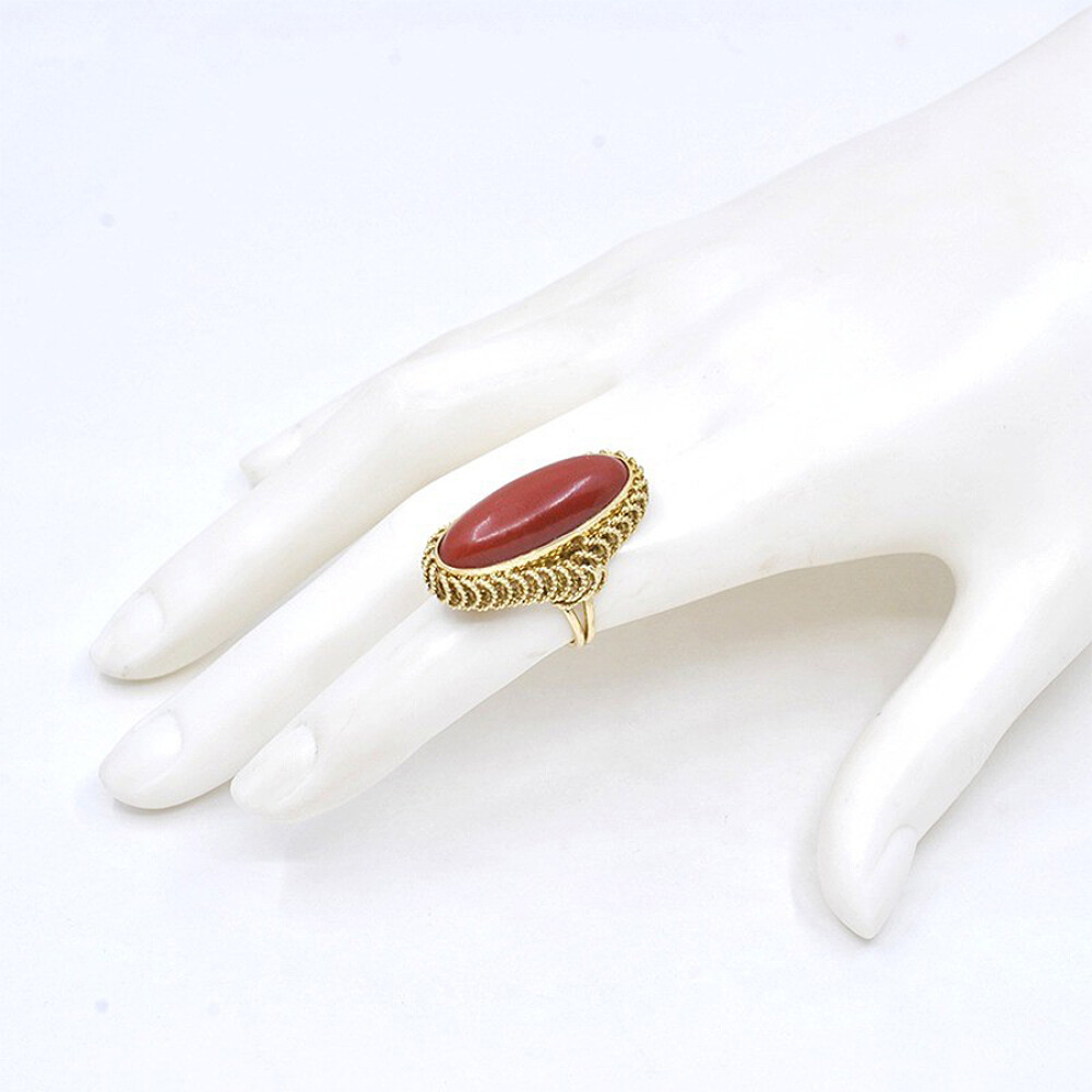 Anillo En Oro 18K Y Coral Anillo En Oro 18K Y Coral