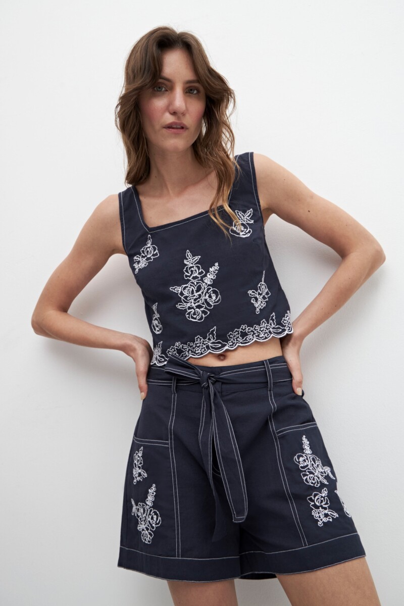 Short con cinto y bordado floral azul marino