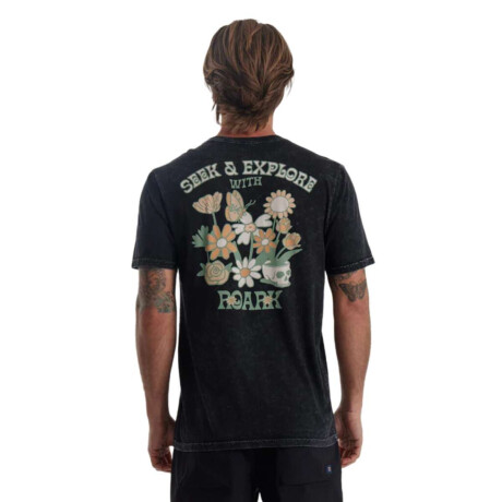 Remera Roark Seek & Explore Negro