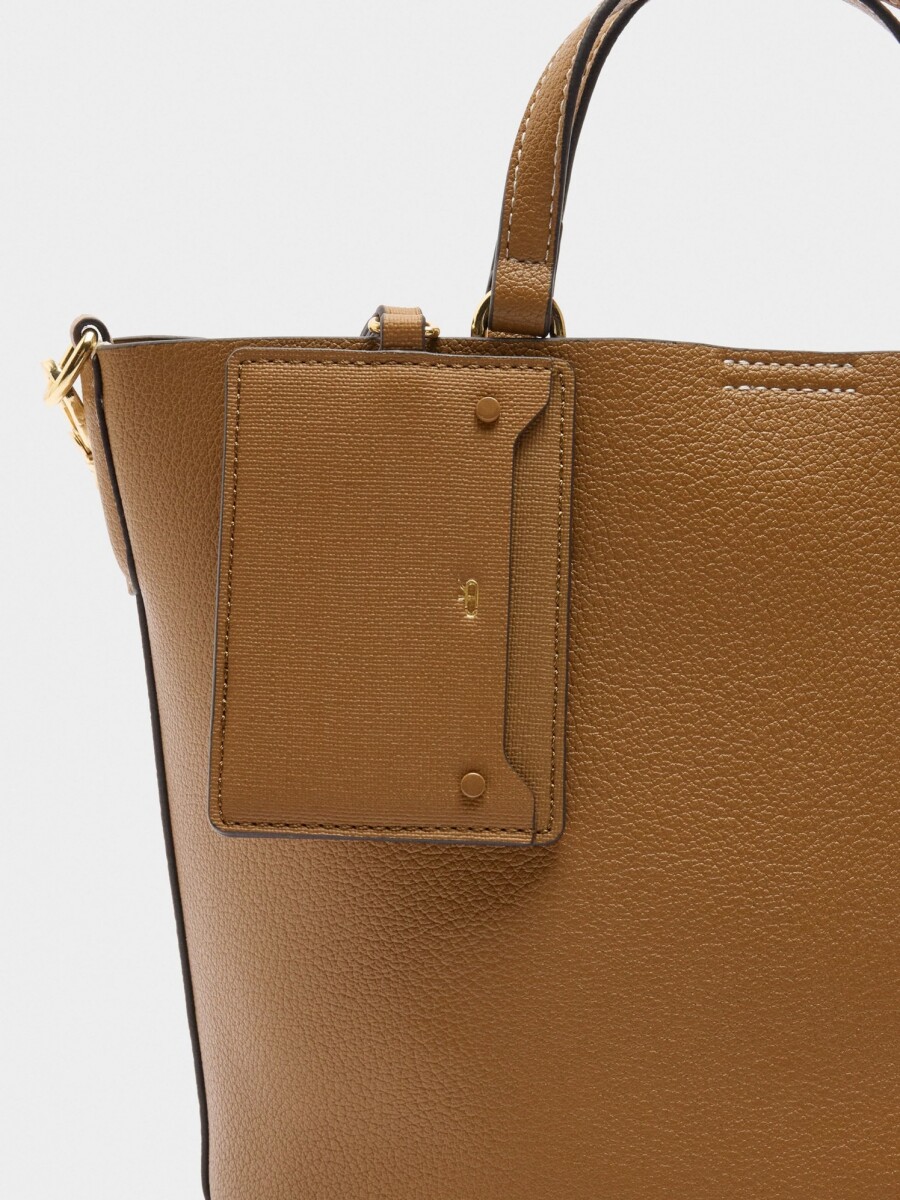 Bolso Tote Con Colgante camel