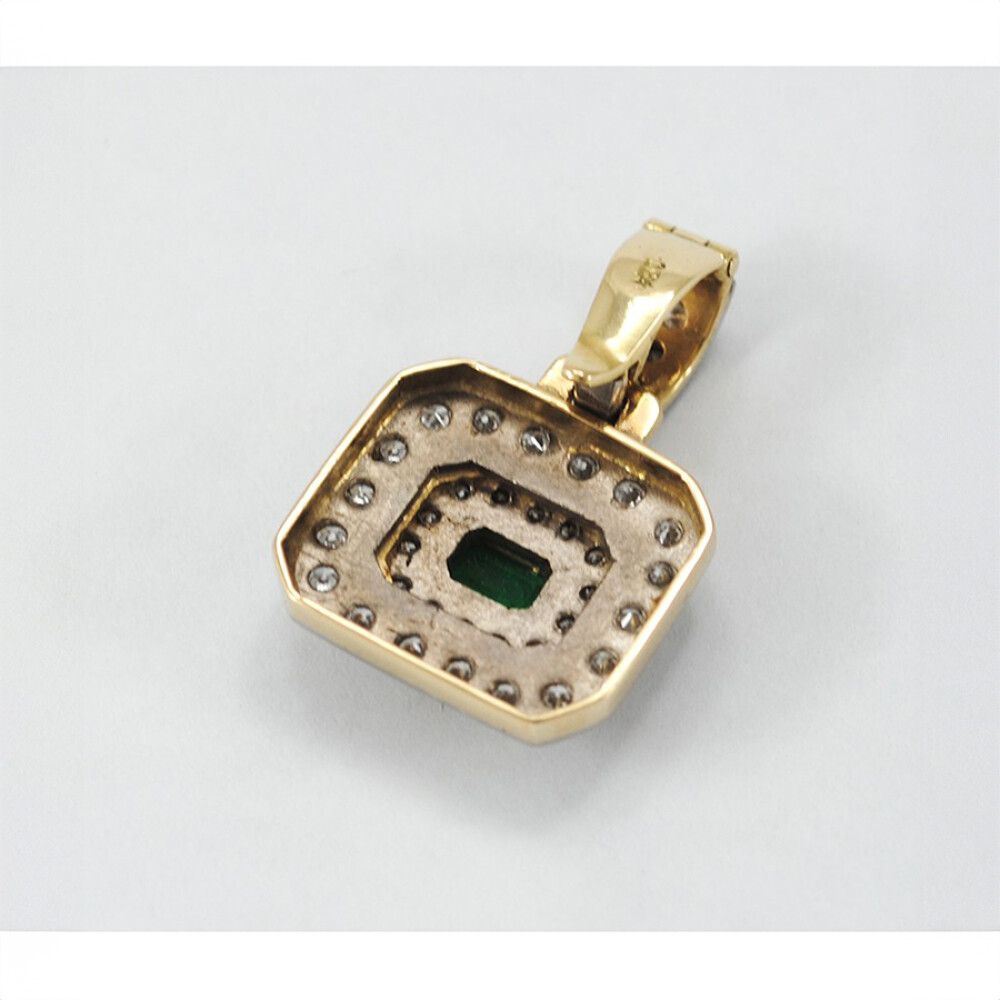 Dije En Oro 18 K, Esmeralda Y Brillantes. Hechos A Mano Dije En Oro 18 K, Esmeralda Y Brillantes. Hechos A Mano
