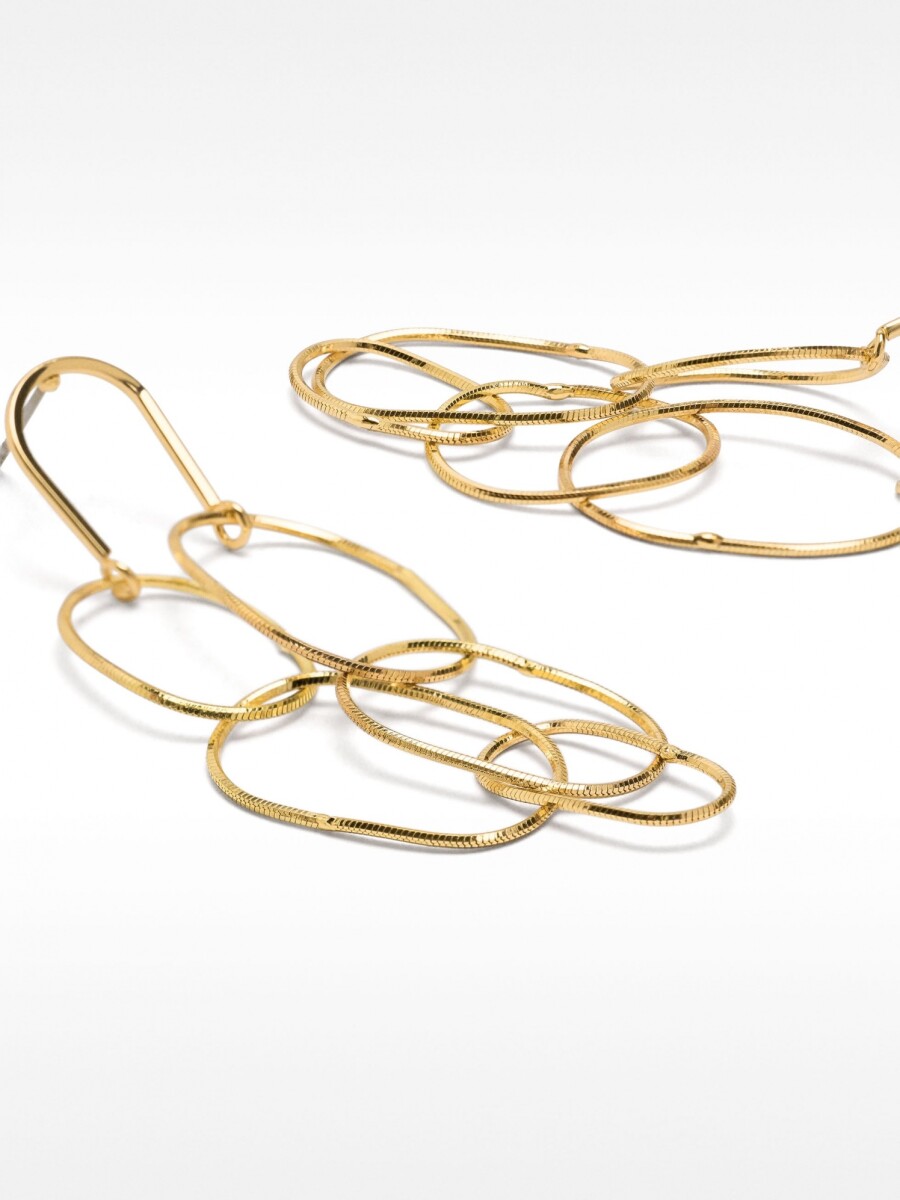 Pendientes Largos Con Aros Entrecruzados dorado