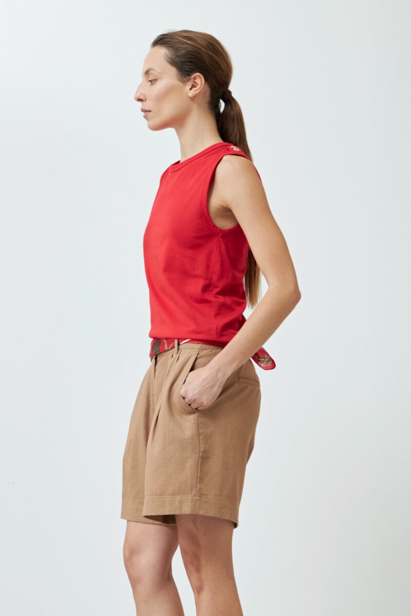 Musculosa con botones en hombros rojo