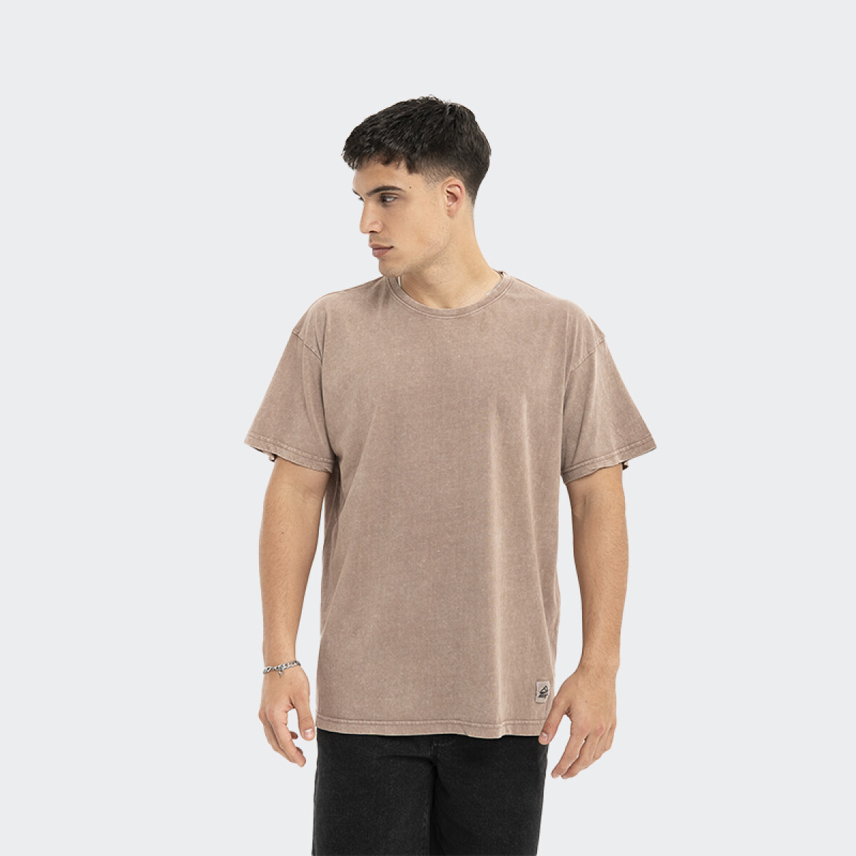 Remera Reef Oversize Front Woven Label - Marrón 