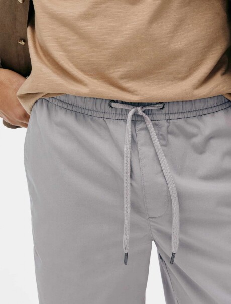 BERMUDA BÁSICA CON CORDÓN GRIS