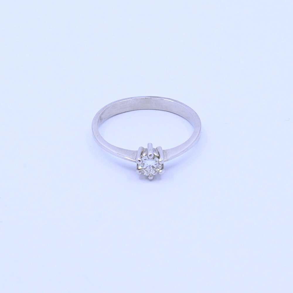 Anillo solitario platino y brillante. Anillo solitario platino y brillante.