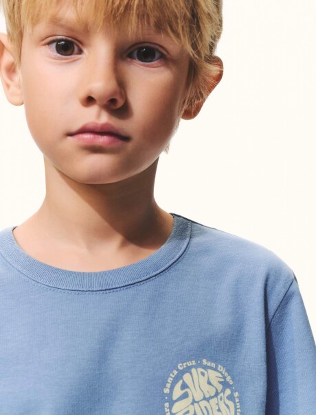 CAMISETA INFANTIL CON ESTAMPA AZUL